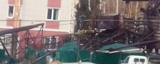 В Барнауле на здание детсада «Имка» обрушился кран