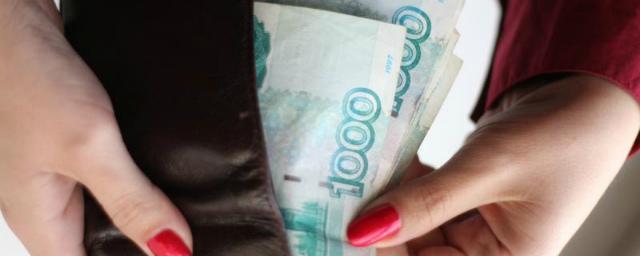 В Калужской области женщина отобрала у ребенка банковскую карту