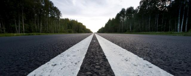 Медведев потребовал от регионов заниматься качественным ремонтом дорог