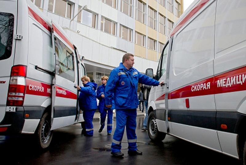 В Москве при падении с восьмого этажа больницы погиб мужчина