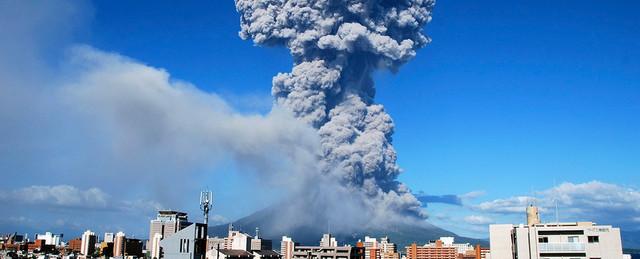 Вулкан Сакурадзима в Японии выбросил 3-километровый столб пепла