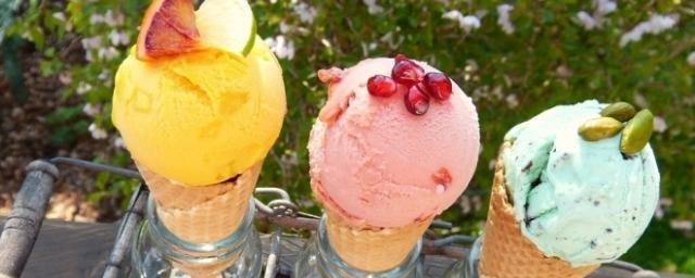 Ученые: Есть мороженое в жаркую погоду опасно для здоровья