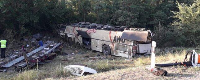 На Ставрополье в ДТП с автобусом два человека погибли и 27 пострадали