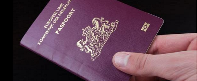 Власти Нидерландов выдали первый гендерно-нейтральный паспорт