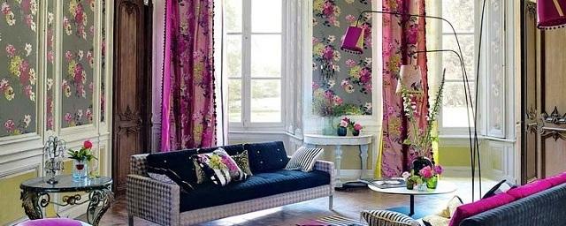 Цветочный принт в дизайне интерьера комнаты