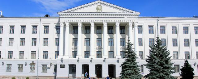 В Пскове более 100 абитуриентов подали документы в вузы через интернет