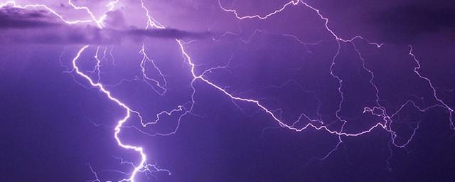 Электрический лайфхак: Как спастись от удара молнии