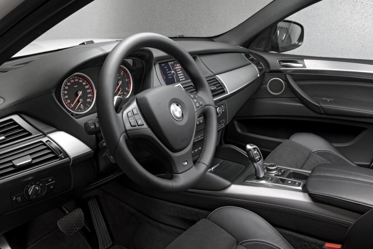 В Сети появились фото интерьера рестайлингового кроссовера BMW X6