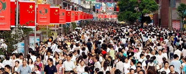 Население Китая увеличилось почти до 1,4 млрд человек