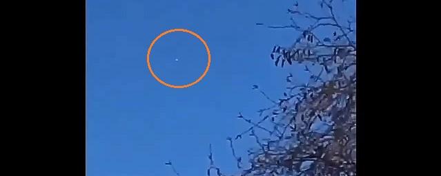 В Лондоне на видео сняли пролетающий по небу НЛО
