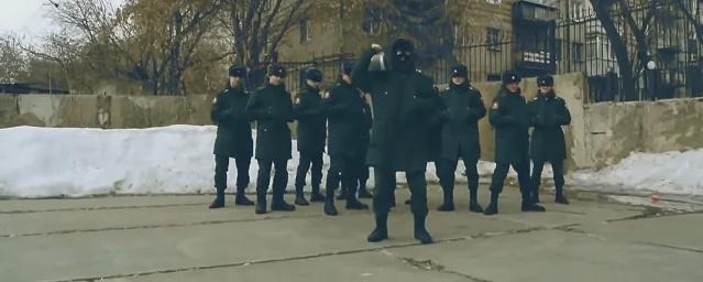 В Екатеринбурге военные сняли пародию на песню «Тает лед»
