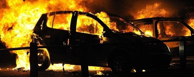На западе Швеции неизвестные подожгли около 80 машин