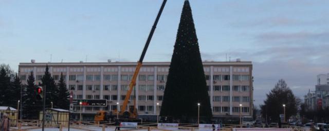 В Йошкар-Оле установлена главная новогодняя елка Марий Эл