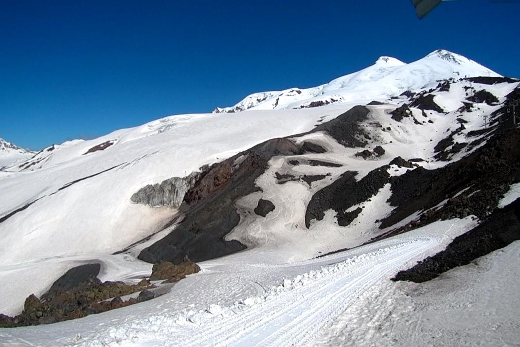 На Эльбрусе сошла ледниковая лавина