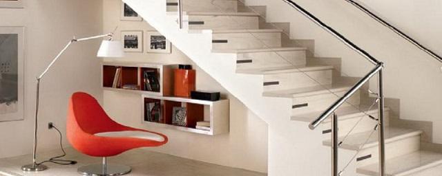 Идеи по организации пространства под лестницей