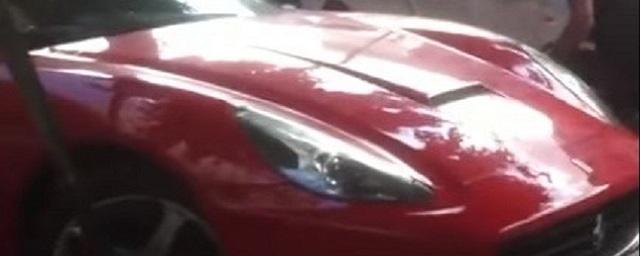 В Воронеже сняли на видео эвакуацию Ferrari стоимостью 16 млн рублей