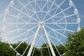 В Химках стали монтировать самое высокое колесо обозрения в Подмосковье