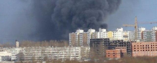В Петербурге спасатели предотвратили взрыв в горевшем ангаре