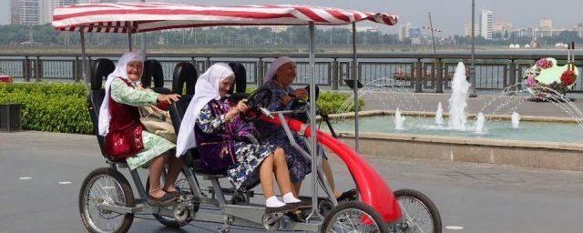 Фото бабушек на набережной Казани стало популярным в соцсетях