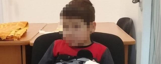 Найденного на улице в Челябинске ребенка депортируют вместе с матерью