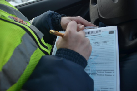 В Карачаево-Черкесии арестовали машину водителя, накопившего штрафов на 1,5 млн рублей