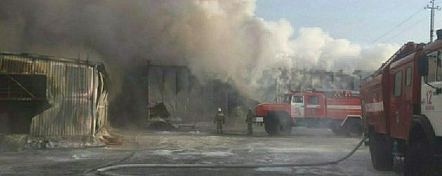 Во Владикавказе 9 часов не могут потушить пожар на заводе «Электроцинк»