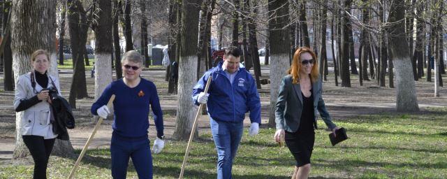 В Кремлевском сквере Рязани прошел экологический субботник