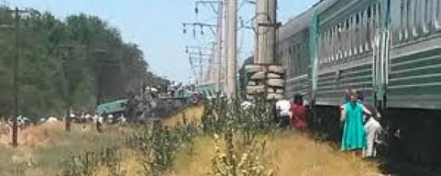 В Казахстане в результате схода с рельсов вагонов поезда погиб человек
