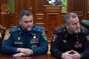Спустя несколько дней после инцидента глава МЧС по Чечне Цакаев посетил совещание Кадырова