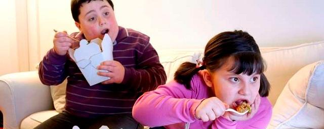 Ученые: Поздний ужин не влияет на развитие ожирения у ребенка
