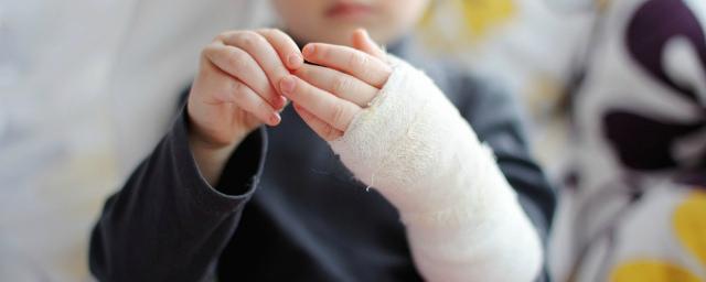 Четырёхлетний мальчик сломал руку на прогулке в детсаду Мордовии
