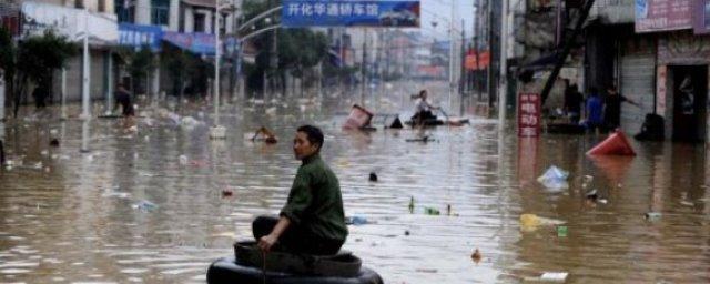В Китае свыше 100 тысяч человек пострадали от ливневых дождей