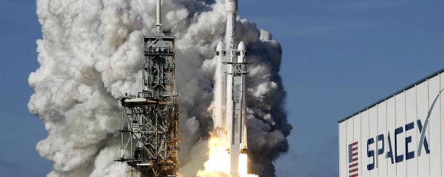 Туристические полеты вокруг Луны SpaceX перенесла на следующий год