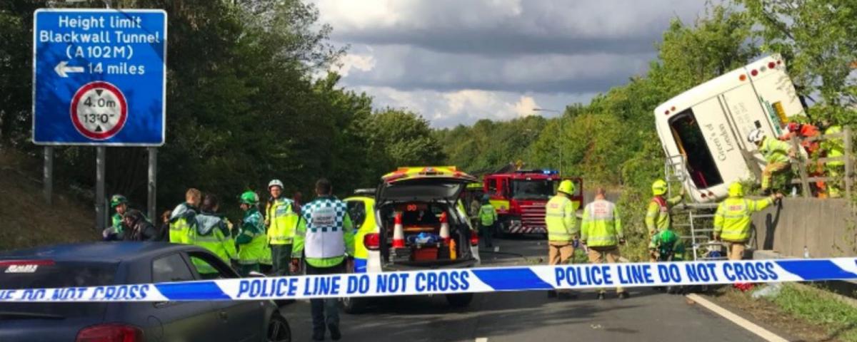 В Британии 41 человек пострадал в результате опрокидывания автобуса