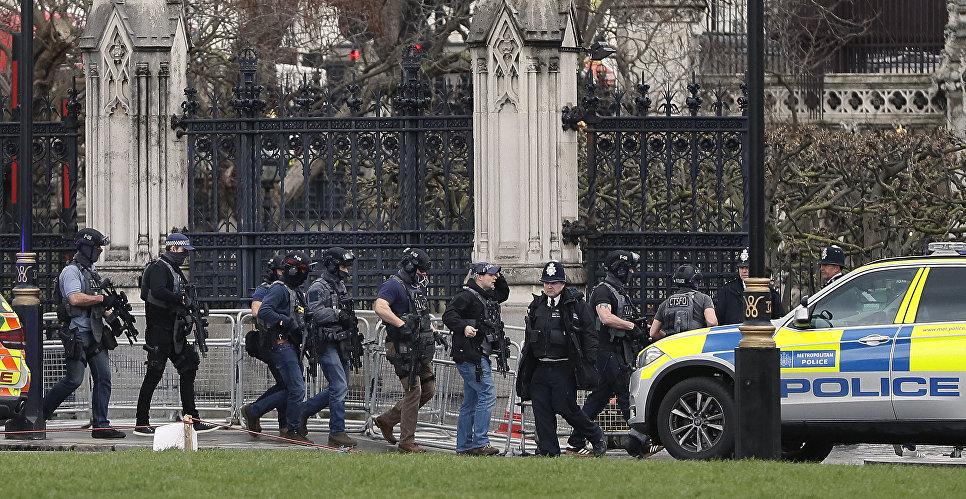 В Лондоне из здания парламента начали выводить сотрудников