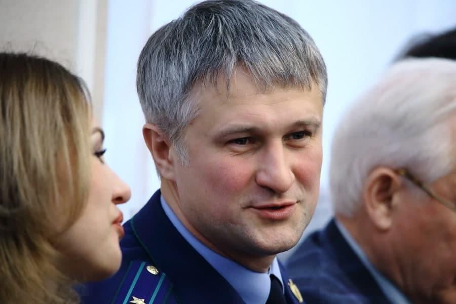 Обвиняемого в превышении полномочий экс-прокурора Новосибирска отпустили из СИЗО