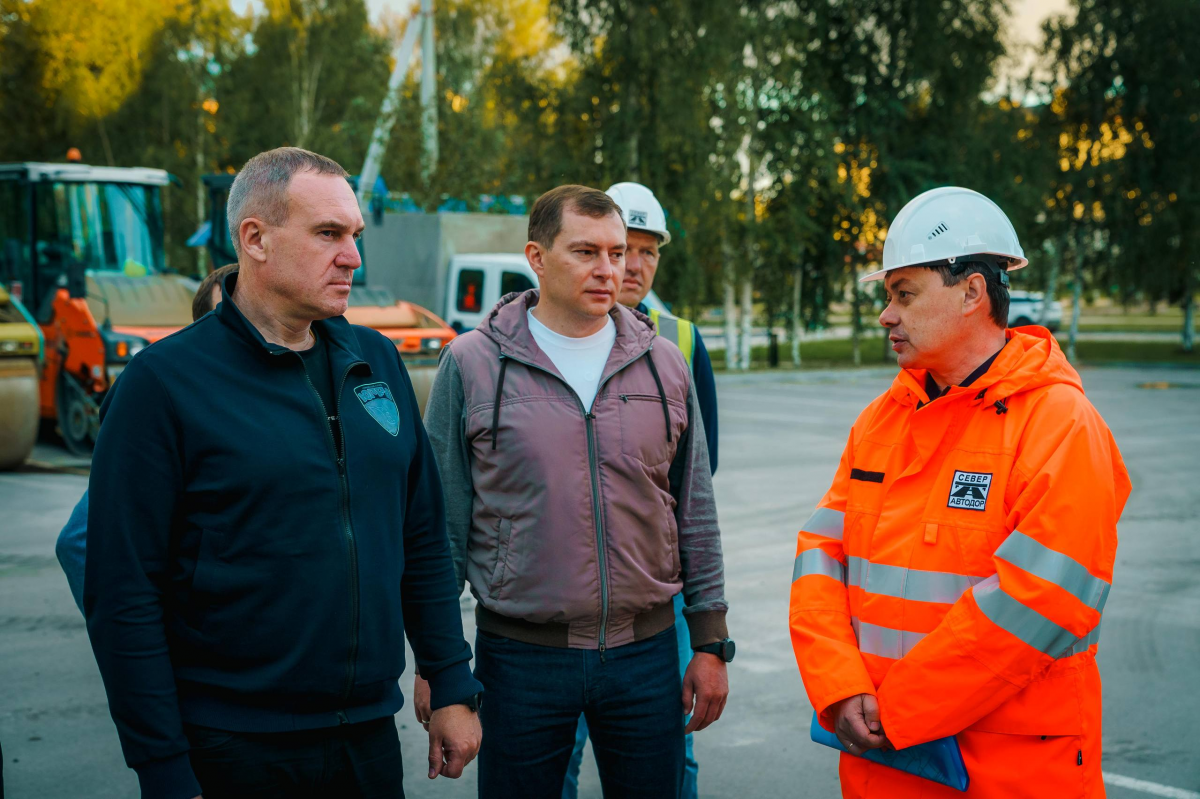 Руслан Кухарук проинспектировал ремонт дорог и благоустройство исторического комплекса в Урае