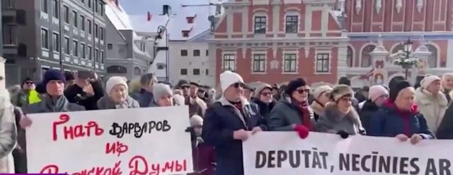 В Риге прошел митинг за сохранение памятника Александру Пушкину