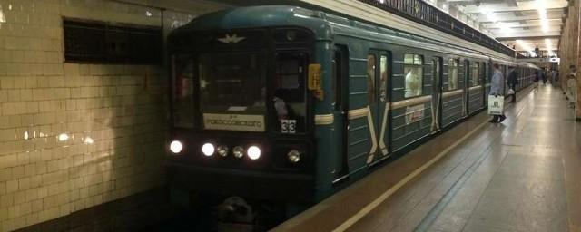 В Москве на двух линиях метро произошел сбой