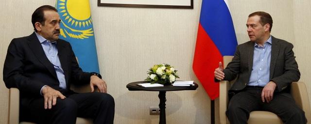 Медведев обсудил с премьером Казахстана антикризисные решения