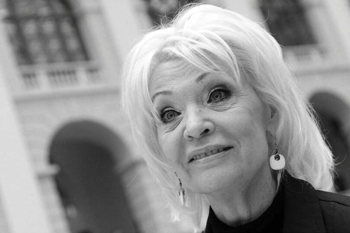 Фанатов обеспокоило состояние могилы актрисы Светланы Светличной