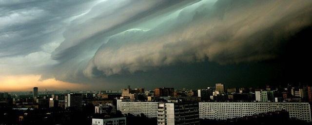 Москвичей предупредили о грозах с градом и сильном ветре