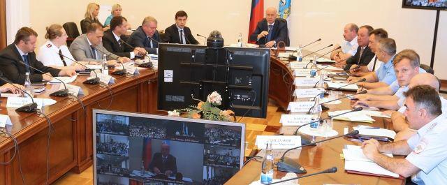 Губернатор Самарской области потребовал навести порядок на рынке алкоголя