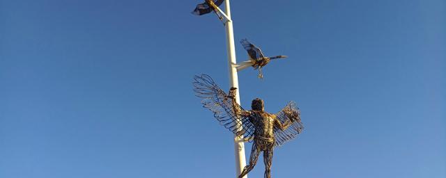 В Ахтубинске обсуждают памятник «Полет Икара»