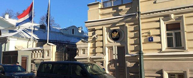 СМИ: В посольство Нидерландов в РФ прислали конверт с белым порошком