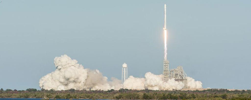 Ракета Falcon 9 с канадским спутником успешно стартовала в США