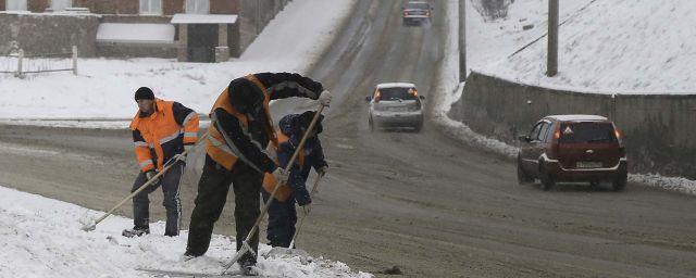 Дорожники Нижнего Новгорода ликвидируют последствия снежного циклона в круглосуточном режиме