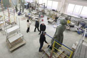Скульптуры для стелы «Дзержинск – город трудовой доблести» готовы на 80%
