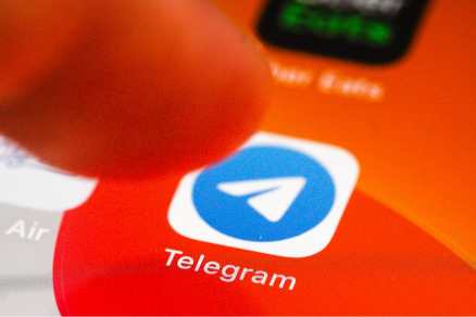 Мэр Стрежевого Дениченко объяснил исчезновение эмодзи в своем Telegram-канале