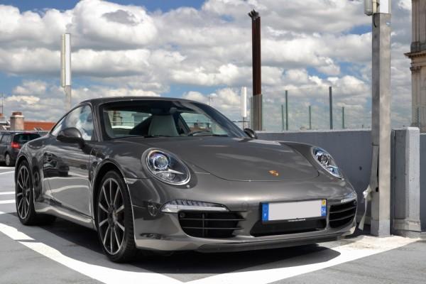 Новая модель Porsche 911 получит гибридную версию